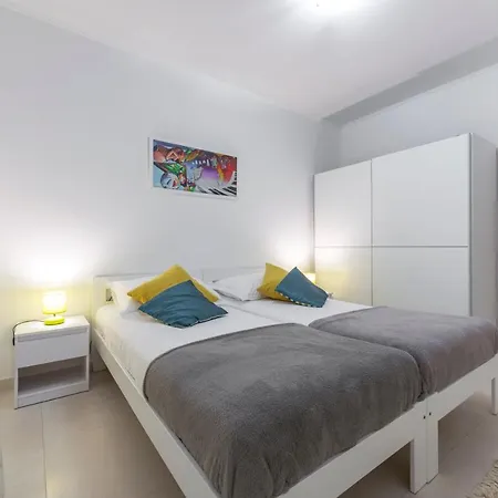 Vila Hortensia-with Private Pool And Beaches Front Mlini