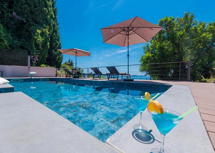 Villa Hortensia-with Private Pool And Beaches Front *