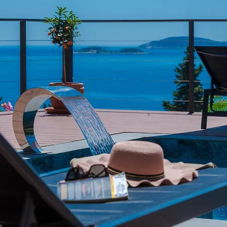 Hortensia-with Private Pool And Beaches Front * 믈리니