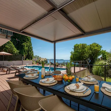 Hortensia-with Private Pool And Beaches Front * مْليني