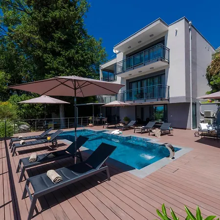 Villa Hortensia-with Private Pool And Beaches Front