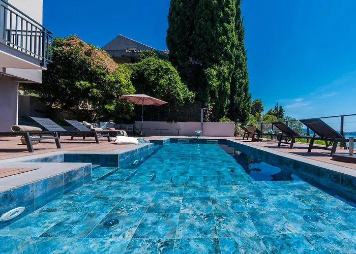 Villa Hortensia-with Private Pool And Beaches Front